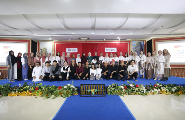 bina-darma-internasional-festival-2024-lomba-mendongeng-penutur-asing-siswa-sma-umum